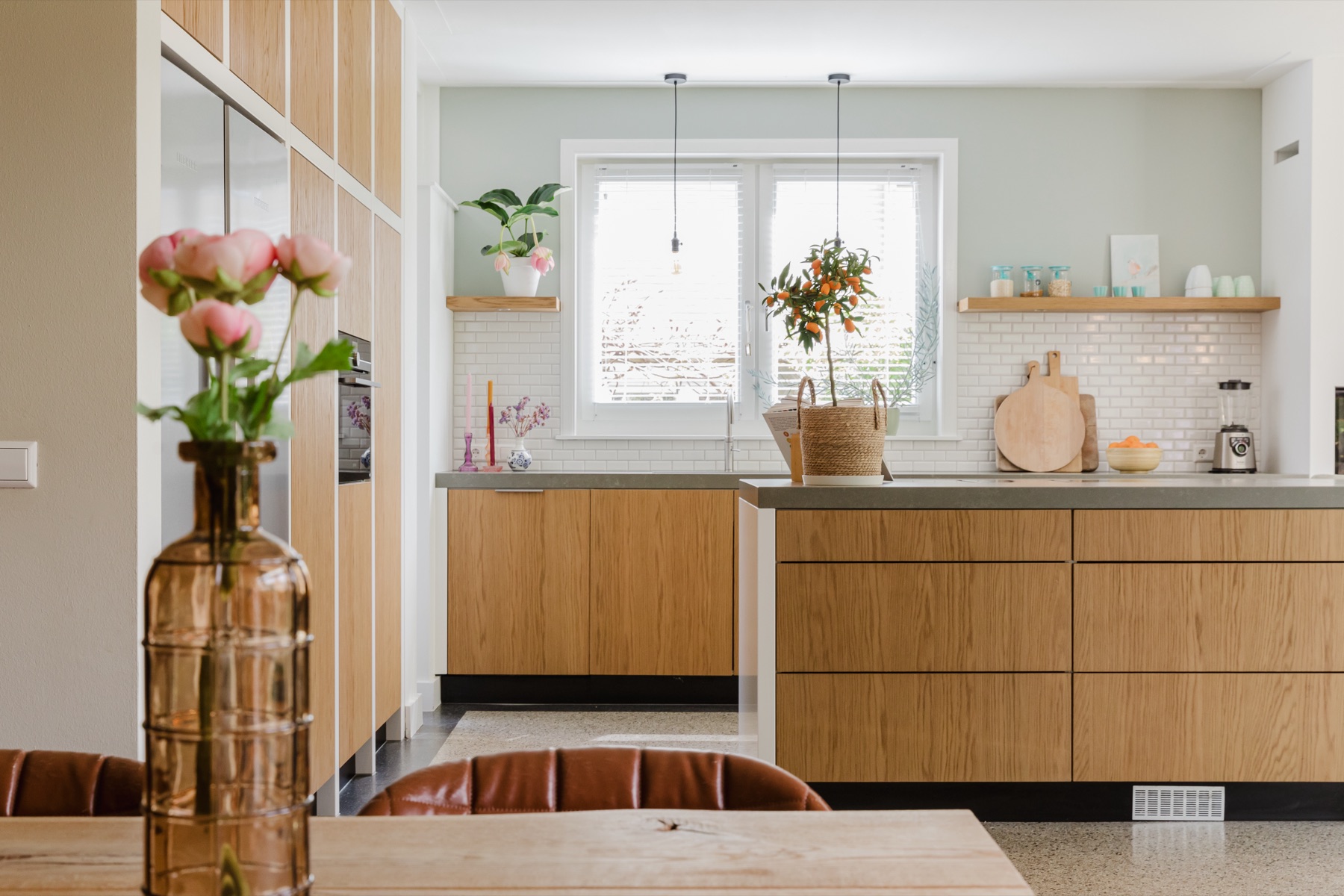 Interieurproject met maatwerk keuken in eiken